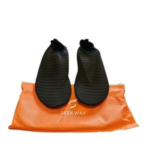 Seekway Black Striped Water Shoes